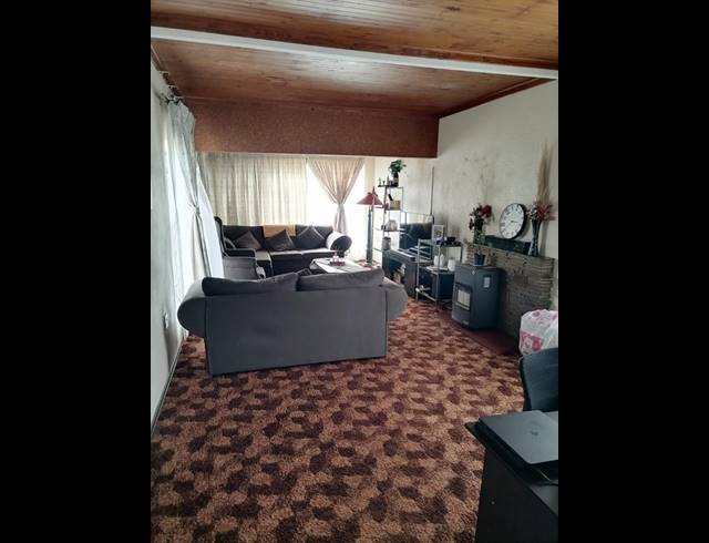 3 BEDROOM PROPERTY TO RENT IN BIRCH ACRES